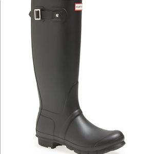 black rain boots